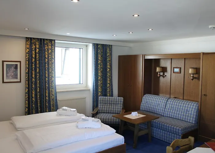 库塔尔施罗斯尔公寓酒店 4* 库哈台